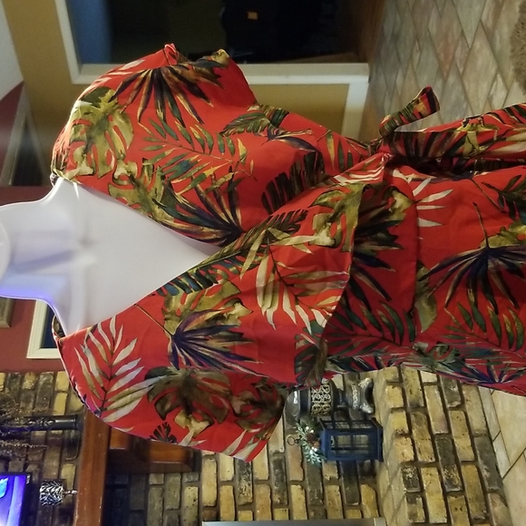 Sketchbook (boutique) wrap Romper with open back - Picture 2 of 10